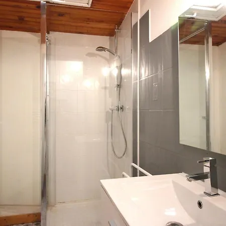 Spacieux Au Mont-dore : 10 Couchages, Wifi, Proche Thermes, Animaux Acceptes - Fr-1-415-72 Le Mont-Dore
